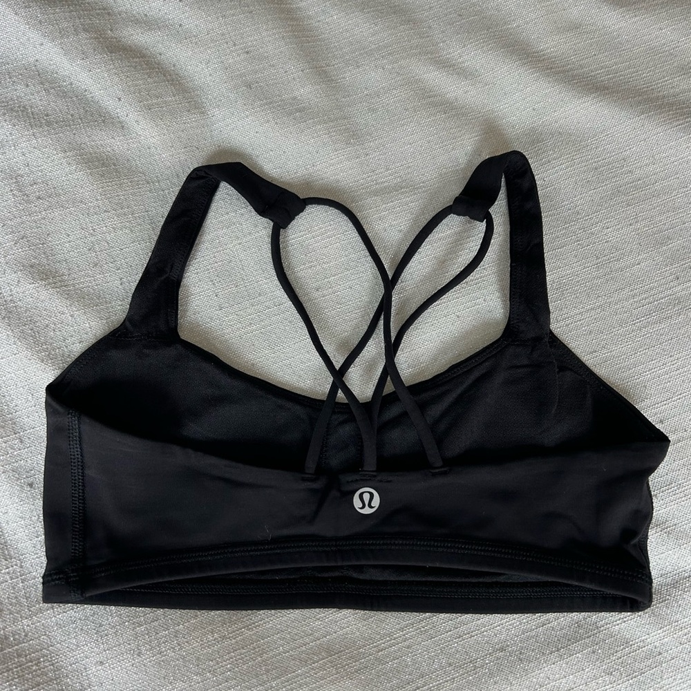 Size 4 lululemon sports bra; black; free to be style without the straps back